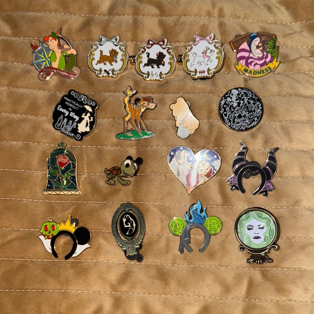 15 Disney Pins